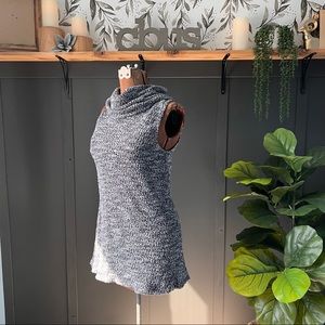 Anthropologie gray sleeveless turtleneck shirt